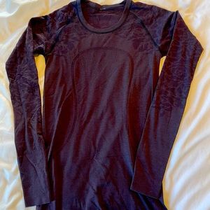 Lululemon 🍋 run swiftly long sleeve T - Excellent condition!